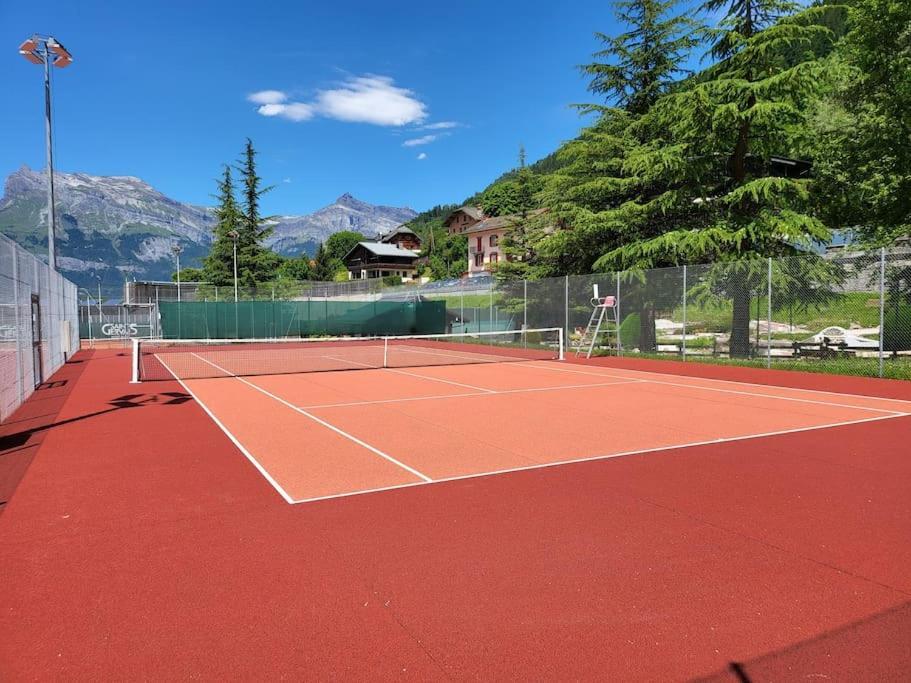 Appartement Dans Chalet Avec Piscine Couverte Saint-Gervais-les-Bains Exterior foto